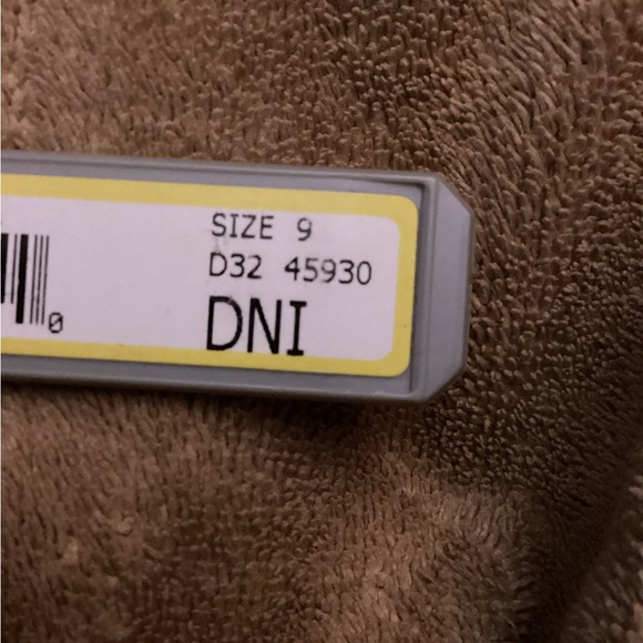 Costume ring with clear stones - size 9 - Picture 4 of 4